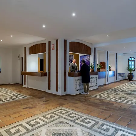 Modern 2 Bedroom Apartment, With Sea Views, In Playas Del Duque - Puerto Banus Марбелья